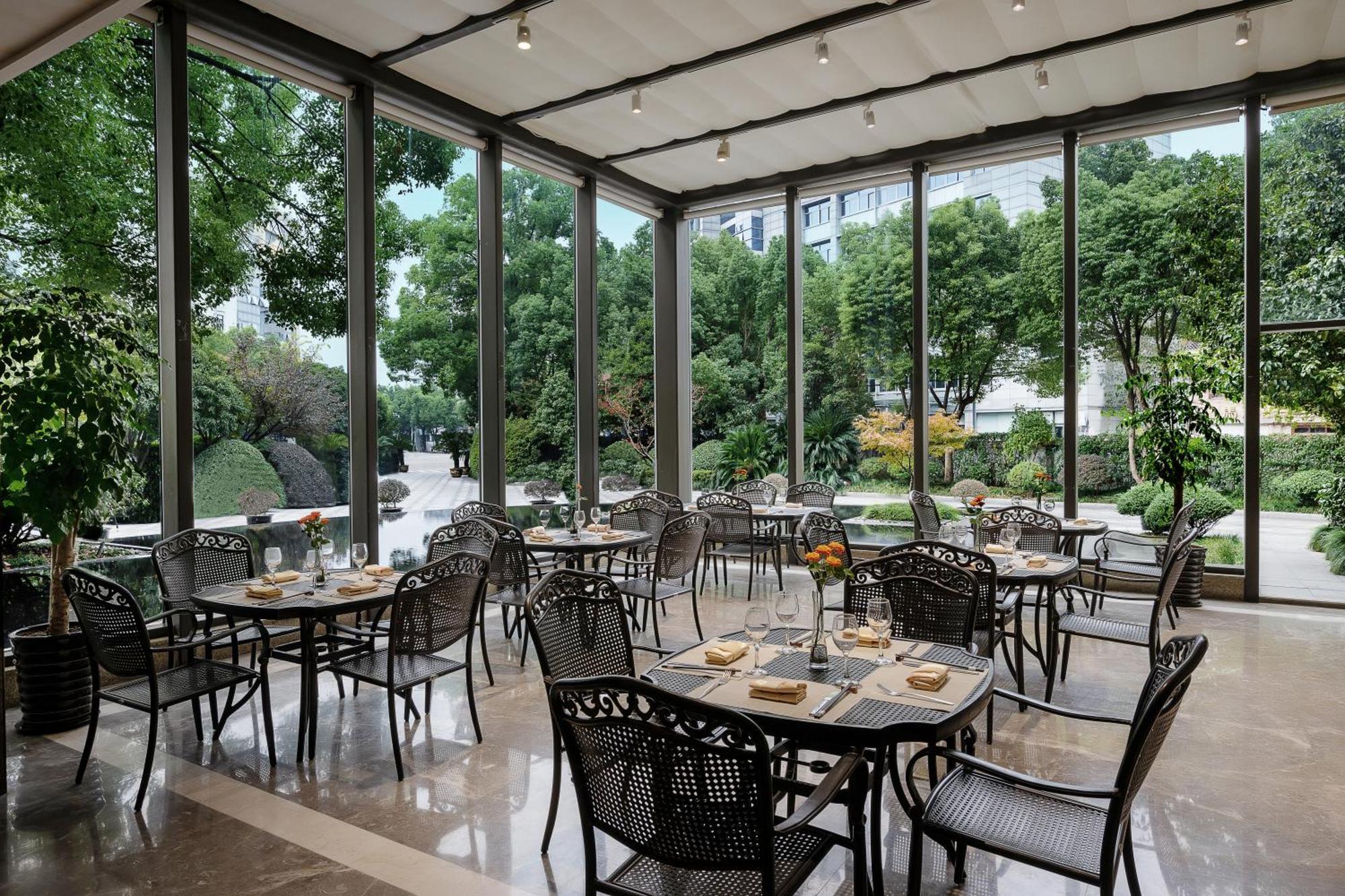 S&N Zhejiang Linhai International Hotel Экстерьер фото