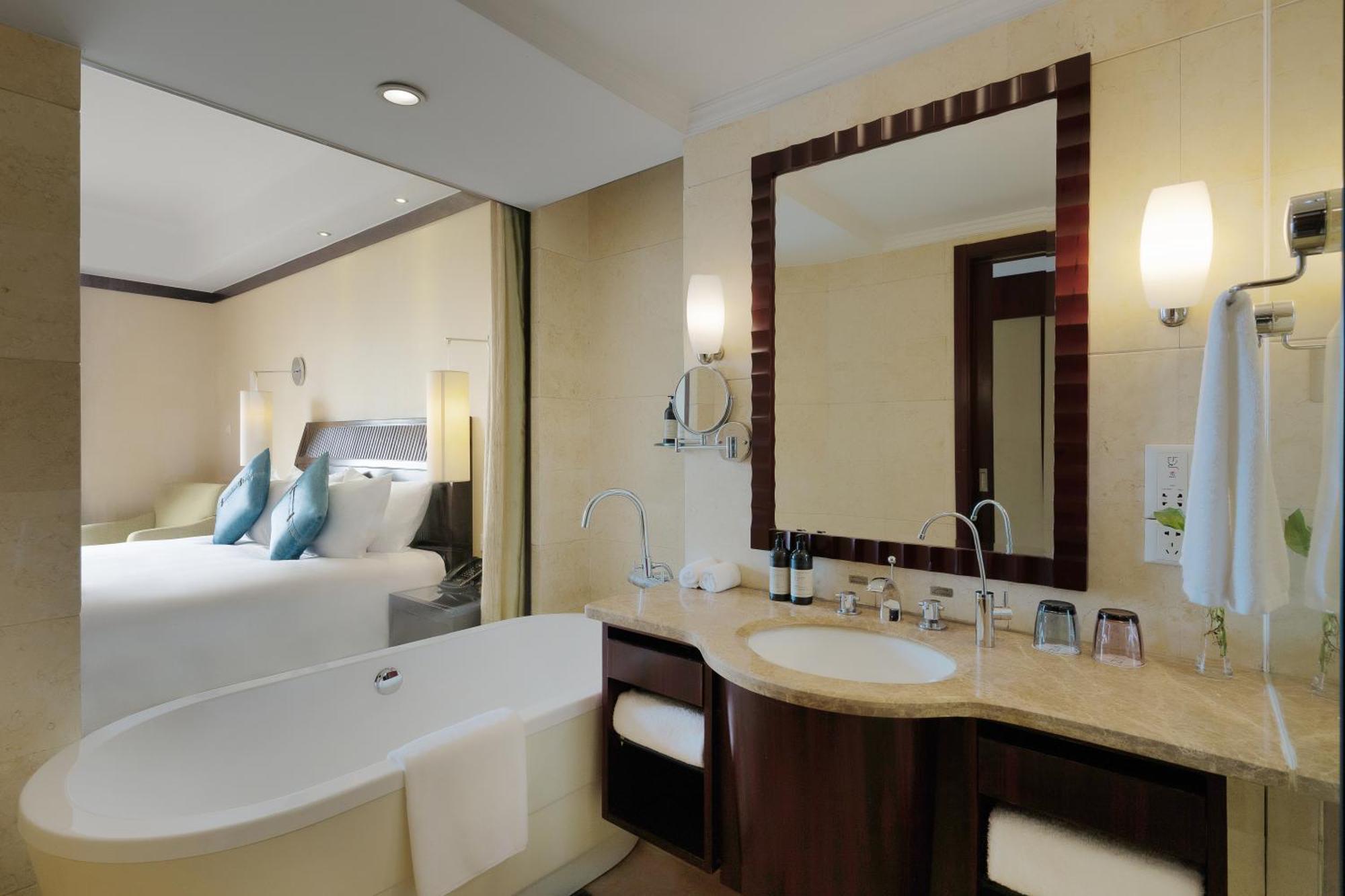 S&N Zhejiang Linhai International Hotel Экстерьер фото